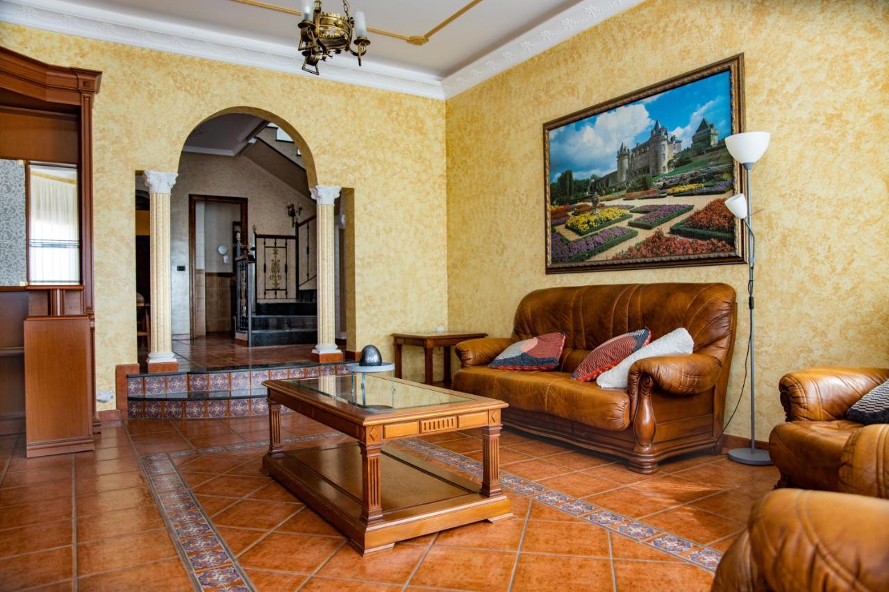 Villa Cuevas *